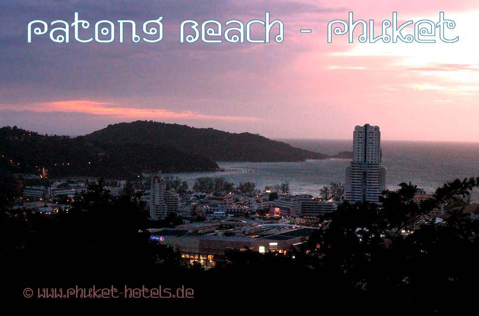 Patong Beach bei Nacht